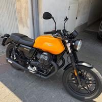 Moto Guzzi V7 III Stone 750