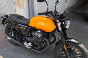 Moto Guzzi V7 III Stone 750
