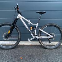 BICI ENDURO RAAW MADONNA