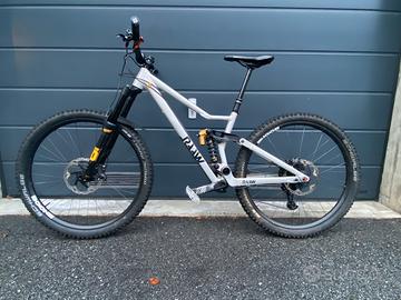 BICI ENDURO RAAW MADONNA