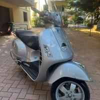 Vespa gts 250