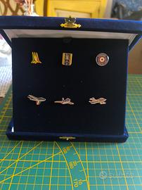 Cofanetto da collezione con 6 distintivi Frecce