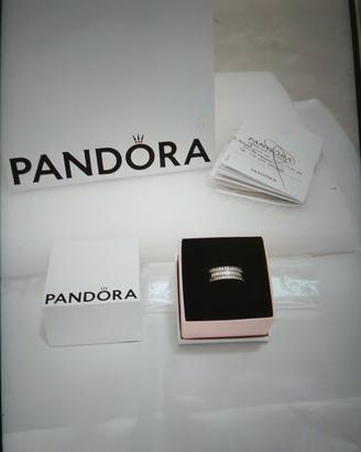Pandora - anello a fascia e logo