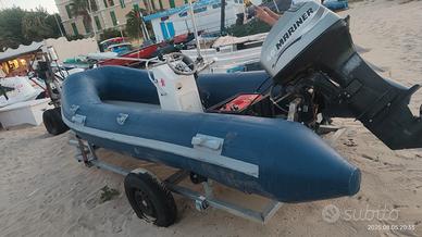 Gommone con motore