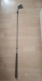 Mazza da golf in metallo con grip.  - Shaft in met