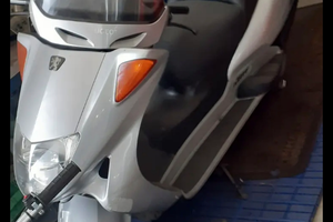 Scooter peugeot 250 SF