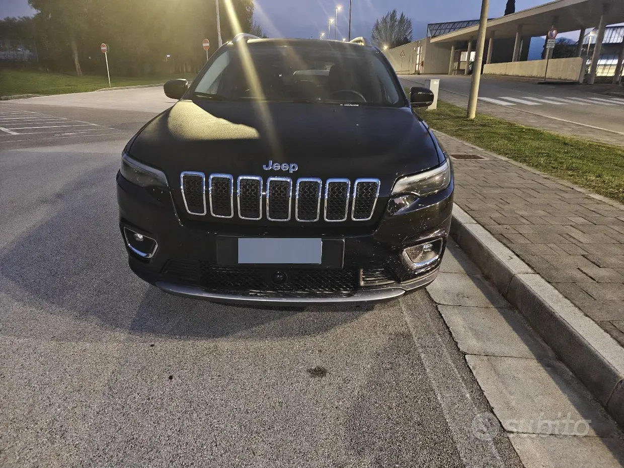 Jeep Cherokee 4ªs. 18-21