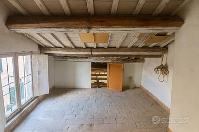 Casa indipendente di 248 m² con più di 5 locali a 