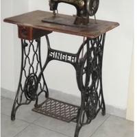 Macchina da cucire antica