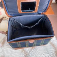 Beauty-case marca Jaguar, con tracolla.