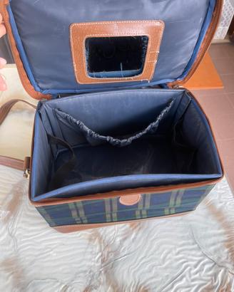 Beauty-case marca Jaguar, con tracolla.