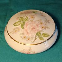 Scatola da Toilette in Porcellana di
Limoges