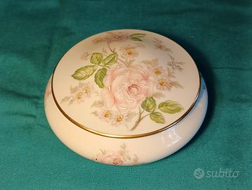 Scatola da Toilette in Porcellana di
Limoges