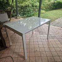 Tavolo bianco