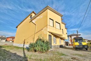 5 LOCALI A LIVORNO FERRARIS