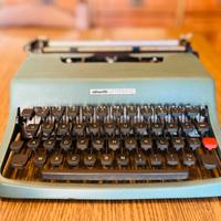 Macchina da scrivere Olivetti Lettera 32