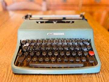 Macchina da scrivere Olivetti Lettera 32
