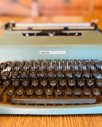 Macchina da scrivere Olivetti Lettera 32