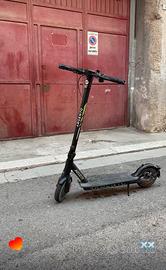 Monopattino elettrico argento ag23