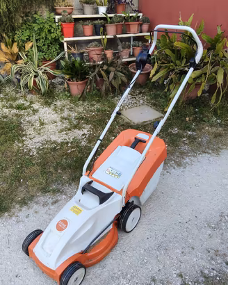 Tosaerba elettrico Stihl