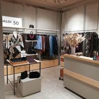 arredamento negozio completo