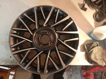 cerchione lancia Ypsilon 