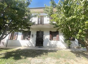 Casa singola composta da 2 unità abitative