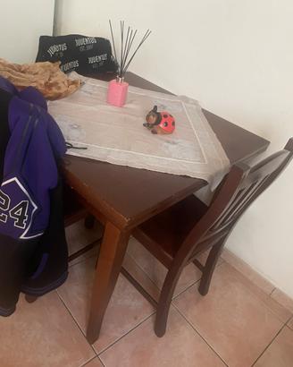 Tavolo con sedie