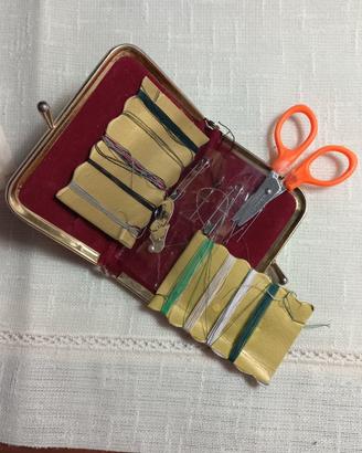 set cucito da viaggio