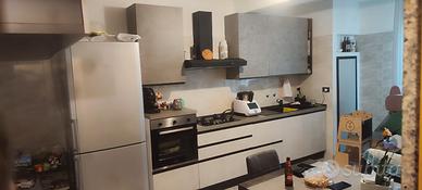 Cucina Completa di Prestigio – Pronta all’Uso!