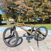 bmx  bicicletta freeStyle