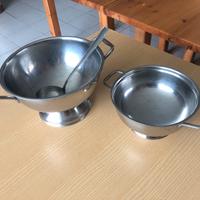 Coppia di zuppiere con mestolo