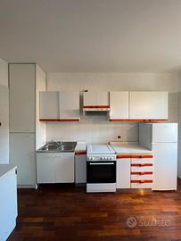 Cucina lineare completa di elettrodomestici 360 Cm