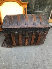 Baule vintage in legno restaurato