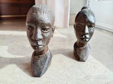 Coppia statuette etniche in legno intagliato
