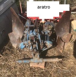 Aratro voltaorecchio reversibile manualmente