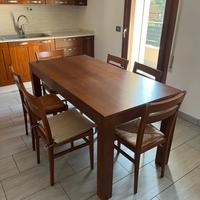 Tavolo allungabile in legno+ sedie