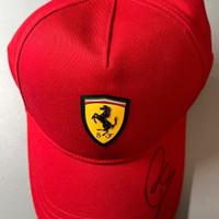 Cappello Ferrari autografato Lewis Hamilton a mano