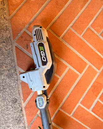 Decespugliatore e tagliaerba a batteria