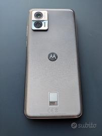 Motorola Edge 30 Neo colori acciaio con due cover