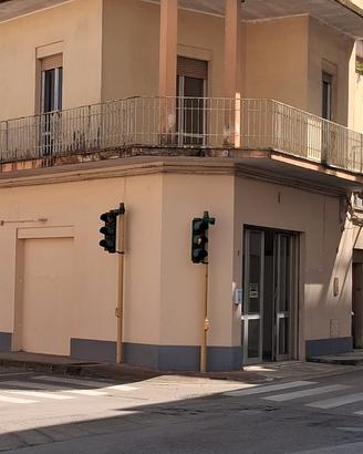 Locale uso commerciale 