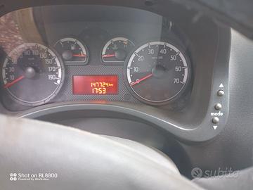 Auto in bon condizioni generali. Tetto panoramico