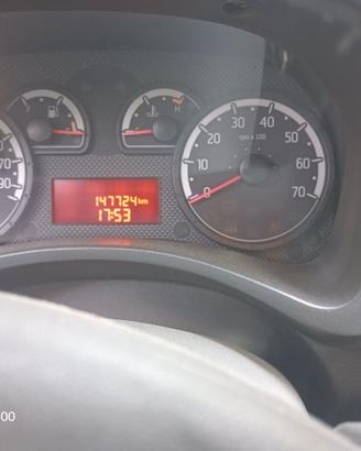 Auto in bon condizioni generali. Tetto panoramico