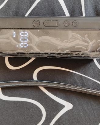 compressore portatile ricaricabile con torcia 