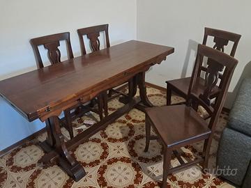 Tavolo in legno massello con 4 sedie