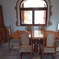 Soggiorno completo di vetrina,tavolo e 6 sedie