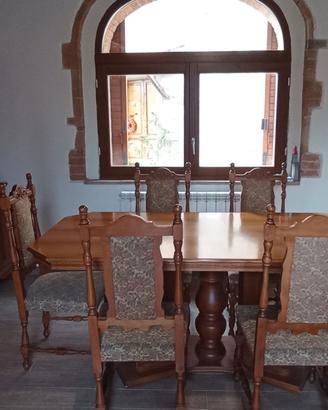 Soggiorno completo di vetrina,tavolo e 6 sedie