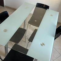Tavolo in vetro