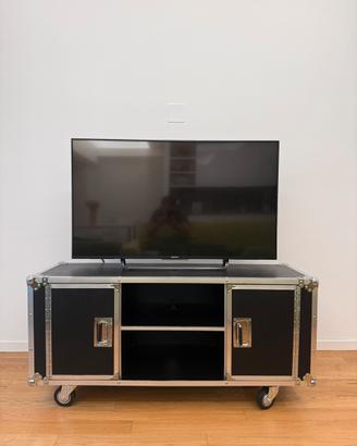 Mobile tv stile “Flight Case”