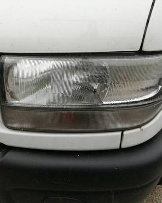 Proiettore sinistro NISSAN INTERSTAR del 2003